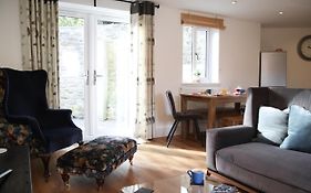 Burgess Yard 2-Bedroom Cottage, Bath